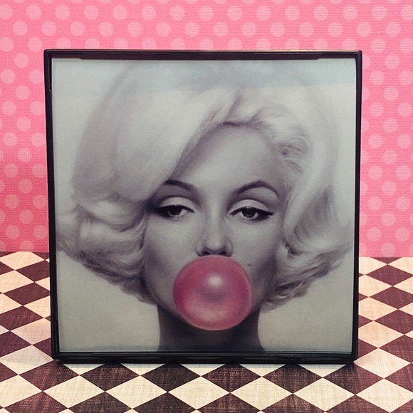 Marilyn Monroe Decor - Picture 5 of 10